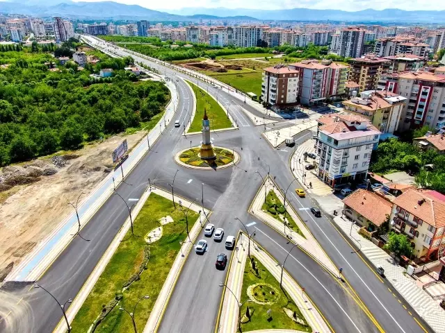 Başkan Gürkan yol çalışmalarını inceledi Başkan Gürkan yol çalışmalarını inceledi