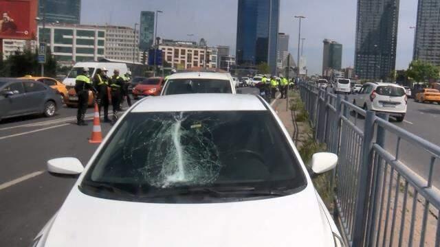 Beşiktaş'ta makas atan sürücü, ortalığı birbirine kattı! 4 kişi yaralandı, 11 araç hasar gördü Beşiktaş'ta makas atan sürücü, ortalığı birbirine kattı! 4 kişi yaralandı, 11 araç hasar gördü