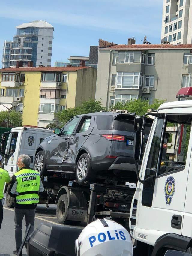 Beşiktaş'ta makas atan sürücü, ortalığı birbirine kattı! 4 kişi yaralandı, 11 araç hasar gördü Beşiktaş'ta makas atan sürücü, ortalığı birbirine kattı! 4 kişi yaralandı, 11 araç hasar gördü