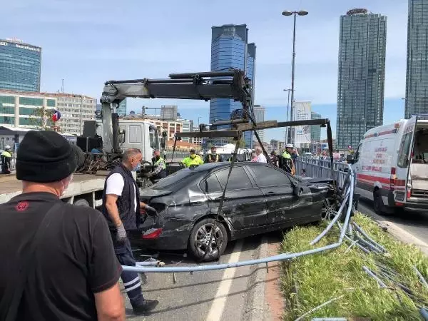 Beşiktaş'ta makas atan sürücü, ortalığı birbirine kattı! 4 kişi yaralandı, 11 araç hasar gördü Beşiktaş'ta makas atan sürücü, ortalığı birbirine kattı! 4 kişi yaralandı, 11 araç hasar gördü