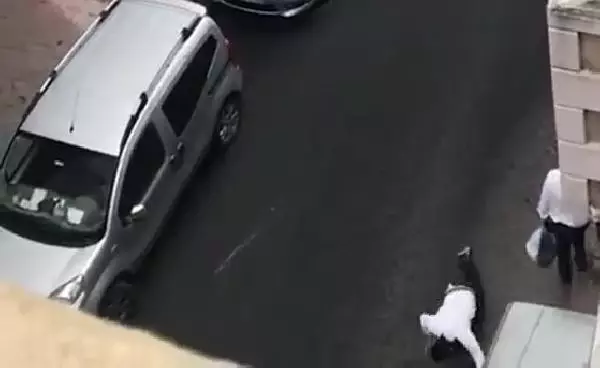 Son dakika haberleri: BEYOĞLU'NDA SOKAK ORTASINDA SİLAHLI KAVGA KAMERADA Son dakika haberleri: BEYOĞLU'NDA SOKAK ORTASINDA SİLAHLI KAVGA KAMERADA