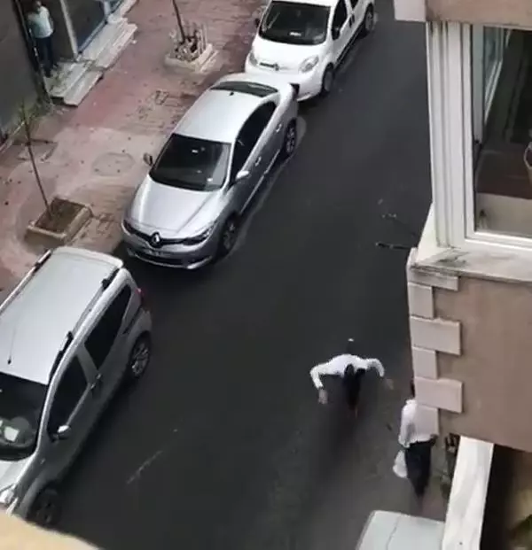 Son dakika haberleri: BEYOĞLU'NDA SOKAK ORTASINDA SİLAHLI KAVGA KAMERADA Son dakika haberleri: BEYOĞLU'NDA SOKAK ORTASINDA SİLAHLI KAVGA KAMERADA