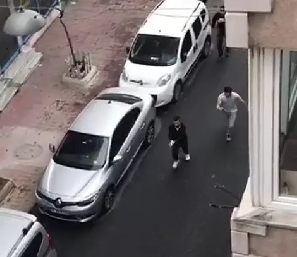 Son dakika haberleri: BEYOĞLU'NDA SOKAK ORTASINDA SİLAHLI KAVGA KAMERADA Son dakika haberleri: BEYOĞLU'NDA SOKAK ORTASINDA SİLAHLI KAVGA KAMERADA