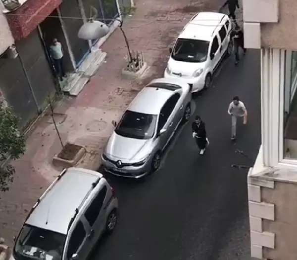 Son dakika haberleri: BEYOĞLU'NDA SOKAK ORTASINDA SİLAHLI KAVGA KAMERADA Son dakika haberleri: BEYOĞLU'NDA SOKAK ORTASINDA SİLAHLI KAVGA KAMERADA