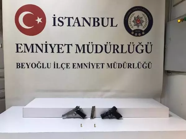 Son dakika haberleri: BEYOĞLU'NDA SOKAK ORTASINDA SİLAHLI KAVGA KAMERADA Son dakika haberleri: BEYOĞLU'NDA SOKAK ORTASINDA SİLAHLI KAVGA KAMERADA