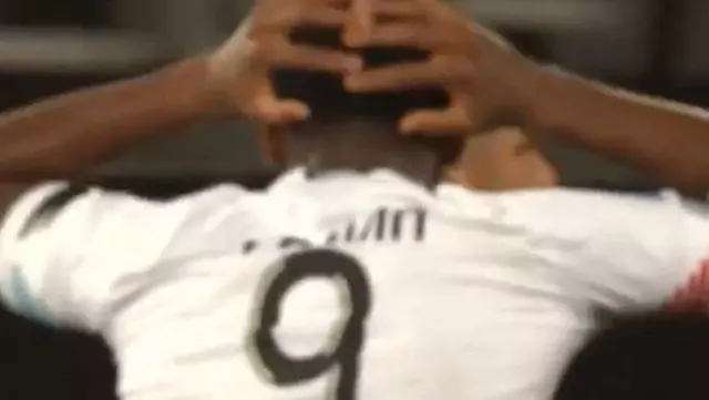 Burak'ın fantastik golüne yakından şahitlik eden takım arkadaşının verdiği tepki sosyal medyayı salladı Burak'ın fantastik golüne yakından şahitlik eden takım arkadaşının verdiği tepki sosyal medyayı salladı