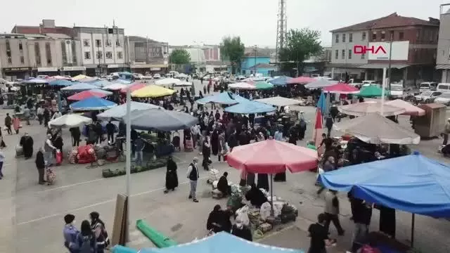 Pazar yerlerinde yoğunluk yaşandı, girişlerde kuyruklar oluştu Pazar yerlerinde yoğunluk yaşandı, girişlerde kuyruklar oluştu