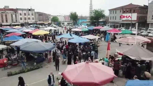 Pazar yerlerinde yoğunluk yaşandı, girişlerde kuyruklar oluştu Pazar yerlerinde yoğunluk yaşandı, girişlerde kuyruklar oluştu