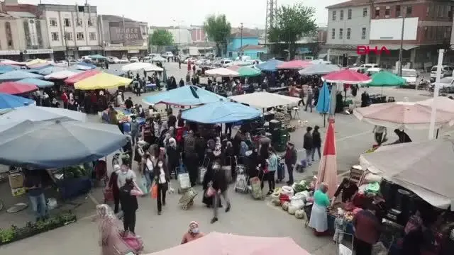 Pazar yerlerinde yoğunluk yaşandı, girişlerde kuyruklar oluştu Pazar yerlerinde yoğunluk yaşandı, girişlerde kuyruklar oluştu