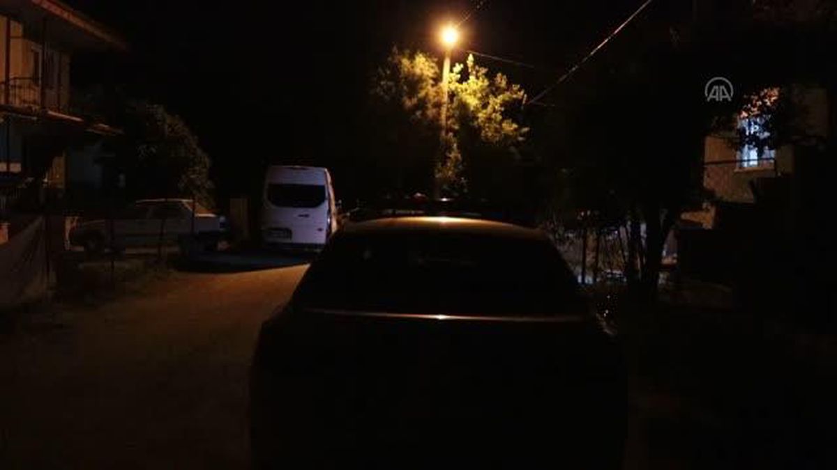 Son dakika haberi... Çaldıkları otomobili polisin üzerine sürerek kaçan zanlılar yakalandı
