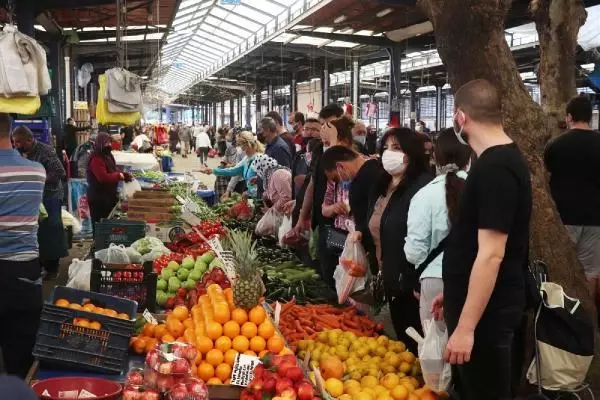 ÇANAKKALE'DE PAZAR YERİNDE TEDİRGİN EDEN GÖRÜNTÜ ÇANAKKALE'DE PAZAR YERİNDE TEDİRGİN EDEN GÖRÜNTÜ