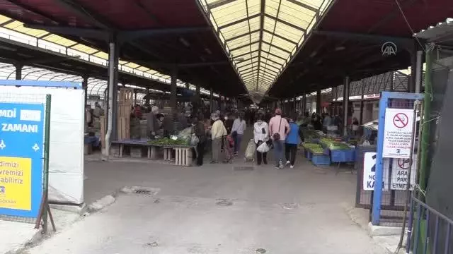 ÇANAKKALE - Halk pazarları Kovid-19 tedbirlerine uyularak açıldı ÇANAKKALE - Halk pazarları Kovid-19 tedbirlerine uyularak açıldı