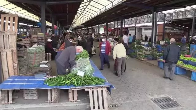 ÇANAKKALE - Halk pazarları Kovid-19 tedbirlerine uyularak açıldı ÇANAKKALE - Halk pazarları Kovid-19 tedbirlerine uyularak açıldı
