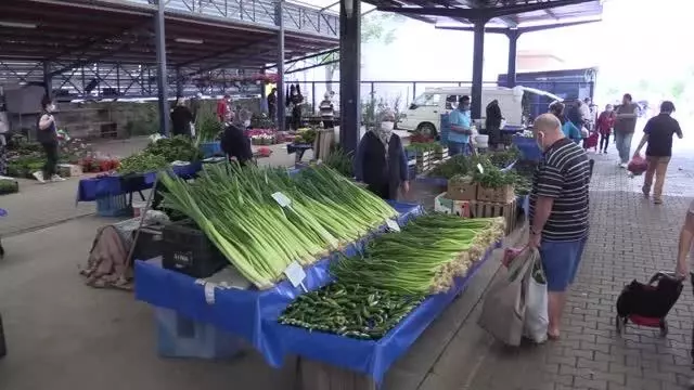 ÇANAKKALE - Halk pazarları Kovid-19 tedbirlerine uyularak açıldı ÇANAKKALE - Halk pazarları Kovid-19 tedbirlerine uyularak açıldı