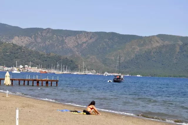 Denizin tadını Ukraynalı turistler çıkarıyor Denizin tadını Ukraynalı turistler çıkarıyor