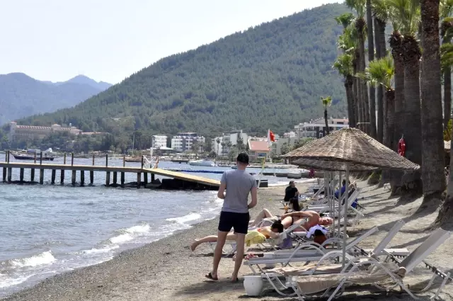 Denizin tadını Ukraynalı turistler çıkarıyor Denizin tadını Ukraynalı turistler çıkarıyor