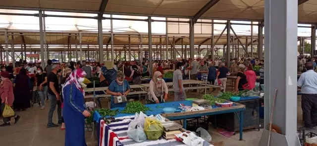 Didim'de semt pazarları kuruldu, HES kodsuz giriş yaptırılmadı Didim'de semt pazarları kuruldu, HES kodsuz giriş yaptırılmadı