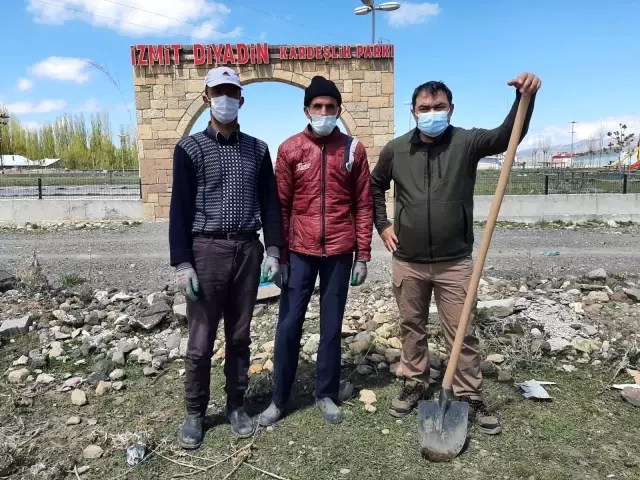 Diyadin'de 10 Bin 400 adet lavanta ekimi yapıldı Diyadin'de 10 Bin 400 adet lavanta ekimi yapıldı