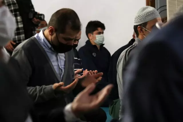 Diyanet İşleri Başkanı Erbaş, Kadir Gecesi'nde dualar okuyup namaz kıldırdı Diyanet İşleri Başkanı Erbaş, Kadir Gecesi'nde dualar okuyup namaz kıldırdı