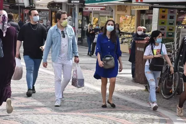 Edirne Valisi Canalp'ten 'birincilik' açıklaması: Köy köy dolaşıp aşı yaptık Edirne Valisi Canalp'ten 'birincilik' açıklaması: Köy köy dolaşıp aşı yaptık