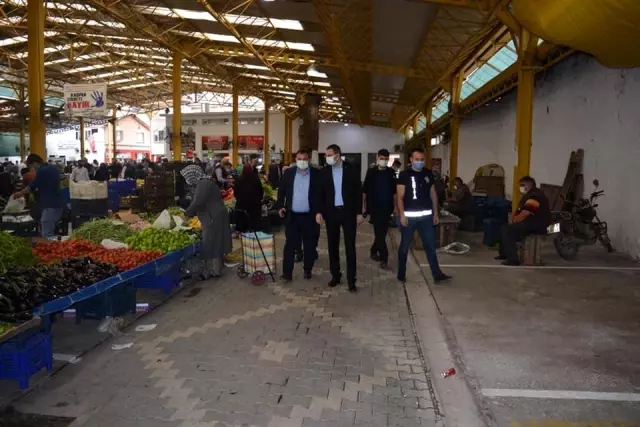 Edremit Körfezi'nde pazar yerleri sıkı denetimler altında açıldı