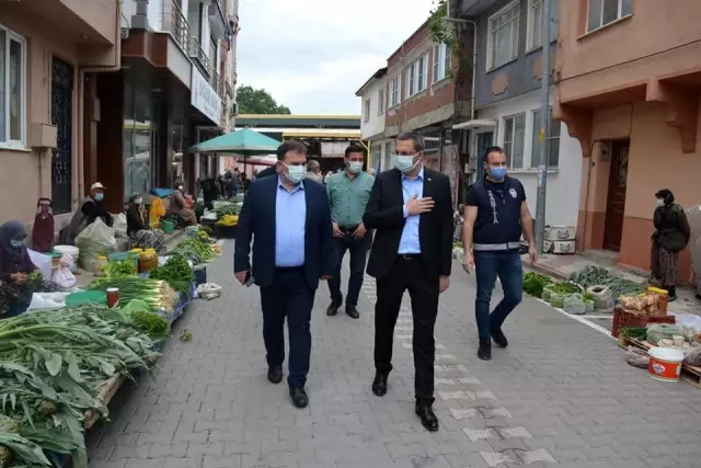 Edremit Körfezi'nde pazar yerleri sıkı denetimler altında açıldı