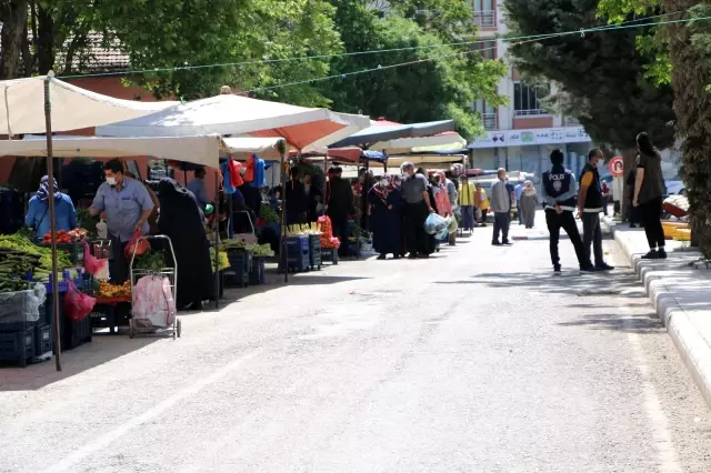 Tam kapanmanın 9. gününde kurulan pazar yerlerine vatandaştan yoğun talep