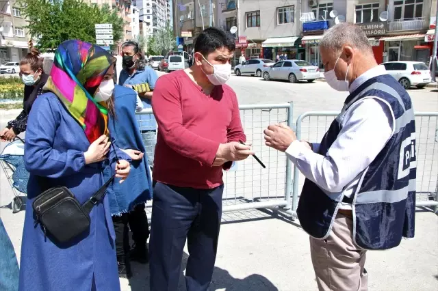 Tam kapanmanın 9. gününde kurulan pazar yerlerine vatandaştan yoğun talep
