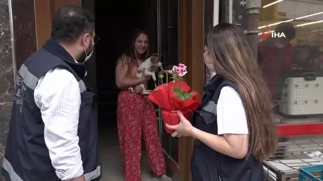 Esenyurt Belediyesi'nden hayvansever annelere sürpriz kutlama Esenyurt Belediyesi'nden hayvansever annelere sürpriz kutlama