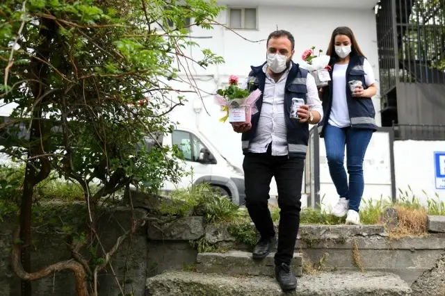 Esenyurt Belediyesi'nden hayvansever annelere sürpriz kutlama Esenyurt Belediyesi'nden hayvansever annelere sürpriz kutlama