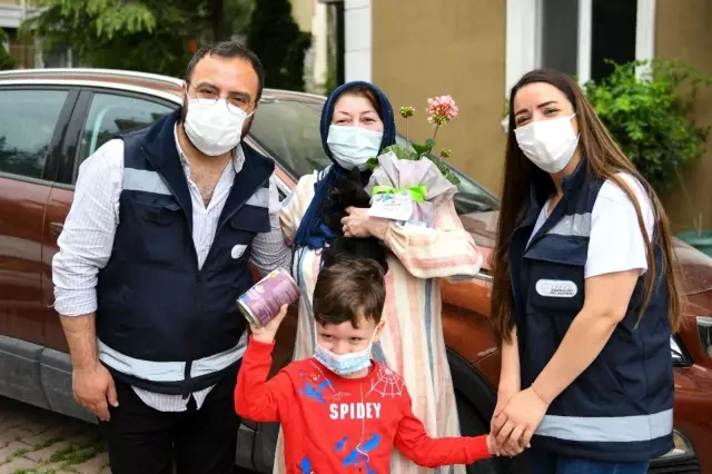 Esenyurt Belediyesi'nden hayvansever annelere sürpriz kutlama Esenyurt Belediyesi'nden hayvansever annelere sürpriz kutlama