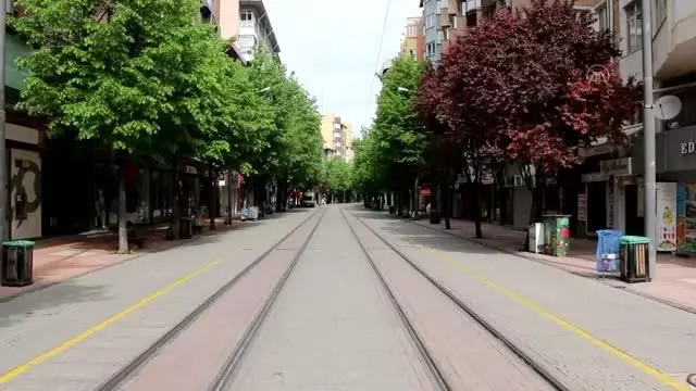 Siirt ve Şırnak'ta pazar yerleri Kovid-19 tedbirleri alınarak açıldı Siirt ve Şırnak'ta pazar yerleri Kovid-19 tedbirleri alınarak açıldı
