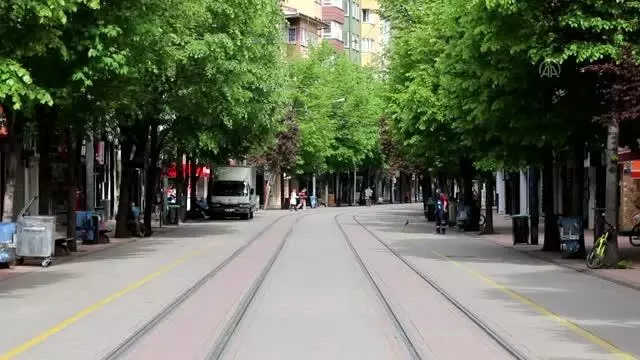 Siirt ve Şırnak'ta pazar yerleri Kovid-19 tedbirleri alınarak açıldı Siirt ve Şırnak'ta pazar yerleri Kovid-19 tedbirleri alınarak açıldı