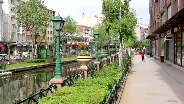 Siirt ve Şırnak'ta pazar yerleri Kovid-19 tedbirleri alınarak açıldı Siirt ve Şırnak'ta pazar yerleri Kovid-19 tedbirleri alınarak açıldı