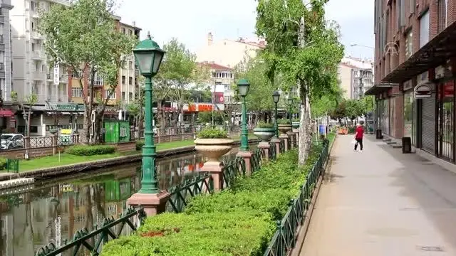 Siirt ve Şırnak'ta pazar yerleri Kovid-19 tedbirleri alınarak açıldı Siirt ve Şırnak'ta pazar yerleri Kovid-19 tedbirleri alınarak açıldı