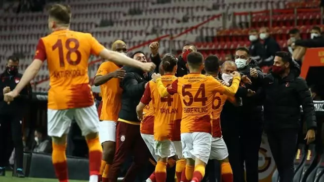 Galatasaray'ın Beşiktaş zaferi sonrası yaptığı paylaşıma beğeni yağıyor Galatasaray'ın Beşiktaş zaferi sonrası yaptığı paylaşıma beğeni yağıyor