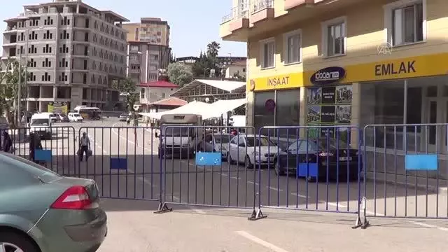 Mudurnu'da pazar yerleri Kovid-19 tedbirlerine uyularak açıldı Mudurnu'da pazar yerleri Kovid-19 tedbirlerine uyularak açıldı