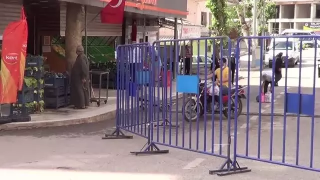 Mudurnu'da pazar yerleri Kovid-19 tedbirlerine uyularak açıldı Mudurnu'da pazar yerleri Kovid-19 tedbirlerine uyularak açıldı