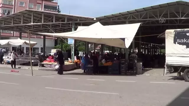 Mudurnu'da pazar yerleri Kovid-19 tedbirlerine uyularak açıldı Mudurnu'da pazar yerleri Kovid-19 tedbirlerine uyularak açıldı