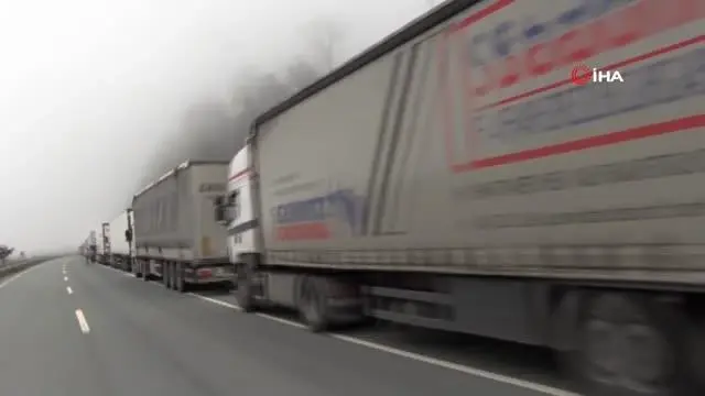 Gürcistan gümrüğünde işlemler yavaşladı.. Sarp Sınır Kapısı'nda 3 ilçe boyunca tır kuyruğu