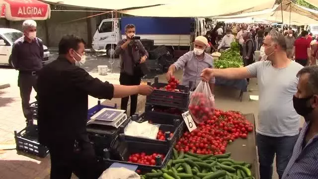 Kilis, Adıyaman ve Malatya'da pazar yerleri Kovid-19 tedbirleri alınarak açıldı Kilis, Adıyaman ve Malatya'da pazar yerleri Kovid-19 tedbirleri alınarak açıldı
