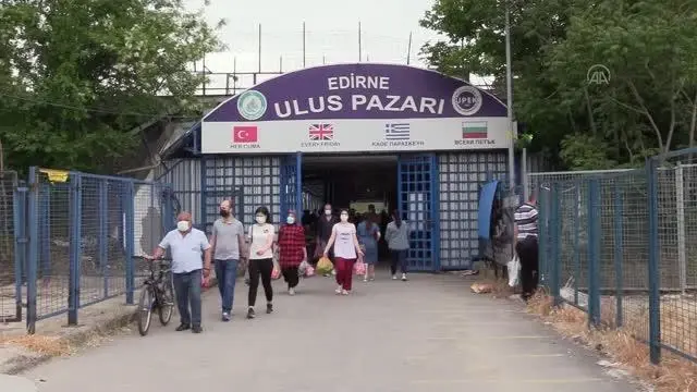 Halk pazarlarında tedbirler ekiplerce sürekli denetleniyor Halk pazarlarında tedbirler ekiplerce sürekli denetleniyor