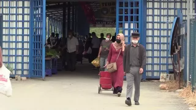 Halk pazarlarında tedbirler ekiplerce sürekli denetleniyor Halk pazarlarında tedbirler ekiplerce sürekli denetleniyor