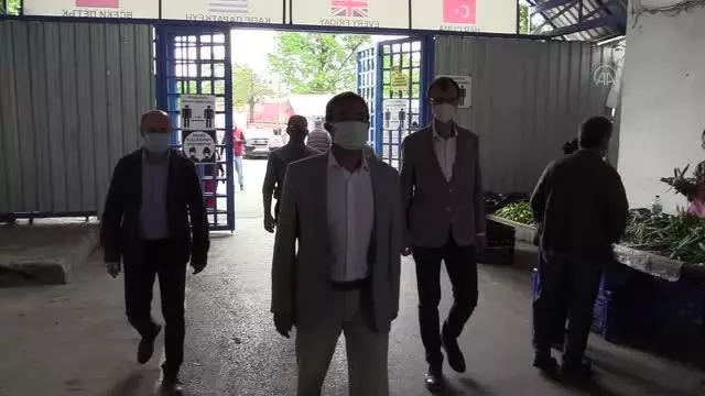 Halk pazarlarında tedbirler ekiplerce sürekli denetleniyor Halk pazarlarında tedbirler ekiplerce sürekli denetleniyor