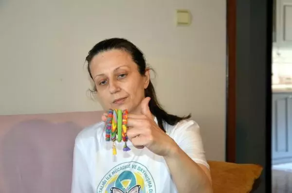 HASTA KIZININ BAŞINDAN 21 YILDIR AYRILMIYOR HASTA KIZININ BAŞINDAN 21 YILDIR AYRILMIYOR