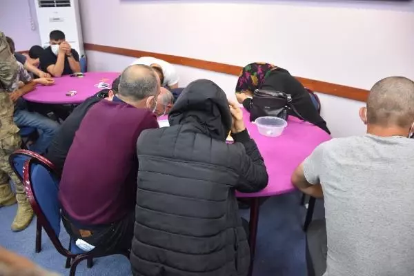 'HES' koduyla girilen kumarhanelere operasyon: 220 kişiye 1 milyon 57 bin TL ceza 'HES' koduyla girilen kumarhanelere operasyon: 220 kişiye 1 milyon 57 bin TL ceza