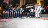 İsrail'in İstanbul Başkonsolosluğu önünde tek grup, Mescid-i Aksa saldırısını nümayis yaparak namaz kıldı İsrail'in İstanbul Başkonsolosluğu önünde tek grup, Mescid-i Aksa saldırısını nümayis yaparak namaz kıldı