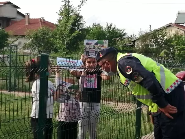 Jandarma ekiplerinden çocuklara boyama kitabı Jandarma ekiplerinden çocuklara boyama kitabı