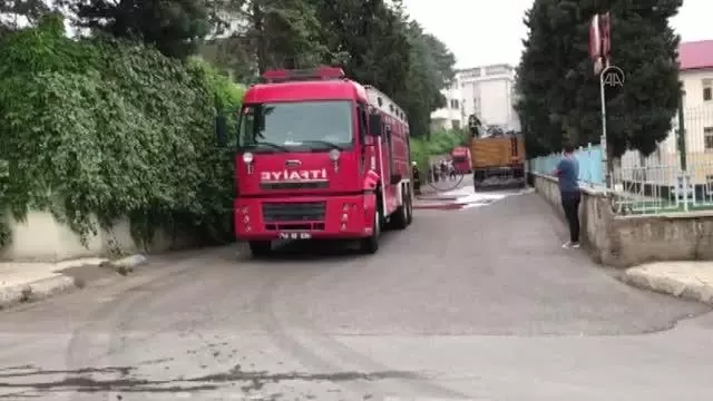 KAHRAMANMARAŞ - Park halindeki tırda çıkan yangın söndürüldü KAHRAMANMARAŞ - Park halindeki tırda çıkan yangın söndürüldü