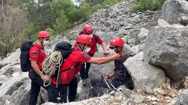 Kayıp turisti jandarma kurtardı Kayıp turisti jandarma kurtardı
